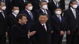 Emmanuel Macron with Xi Jinping
